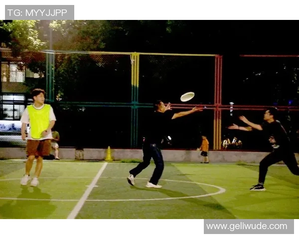 上海飞盘队在比赛中的转换策略分析与得失总结 上海飞盘队在比赛中的转换策略分析与得失总结