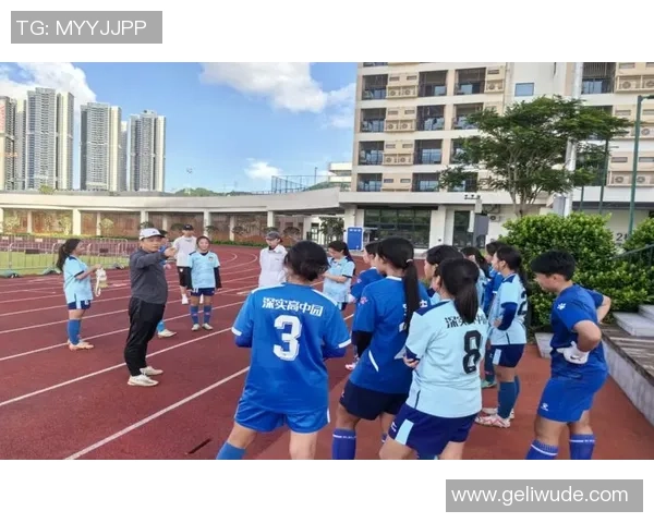 团结奋进足球接力赛展现青春风采共创辉煌未来