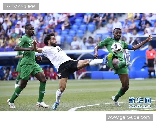 足球仙女的传奇之路：从草地到星光闪耀的舞台