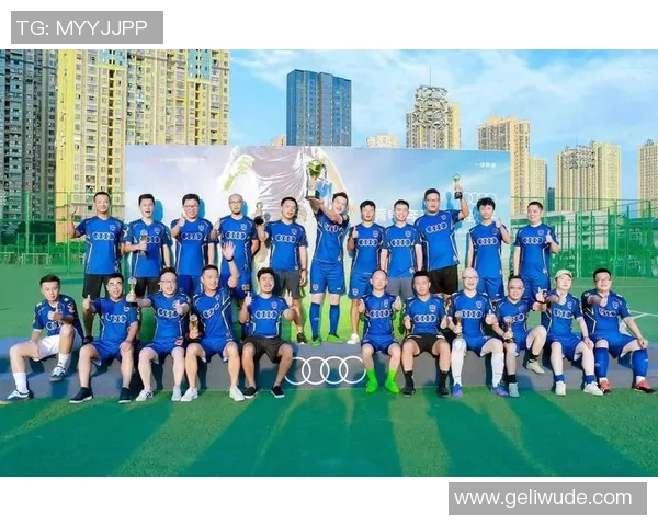 足球庆生盛典欢乐无限球迷齐聚共庆精彩时刻 足球庆生盛典欢乐无限球迷齐聚共庆精彩时刻