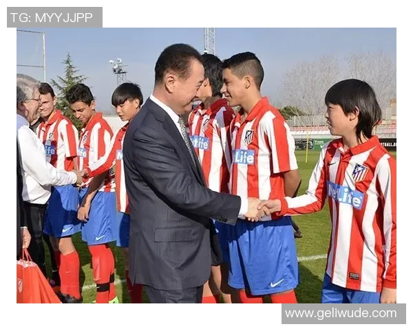 足球黄耀：从青训新星到职业赛场的奋斗历程与精彩瞬间